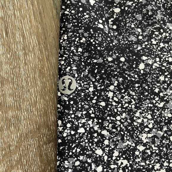 Lululemon Tight Stuff II Crop Legging in Salt Alpine - Size: 6 - Picture 7 of 7